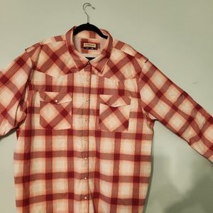 MAGELLAN Outdoors long-sleeved button up shirt